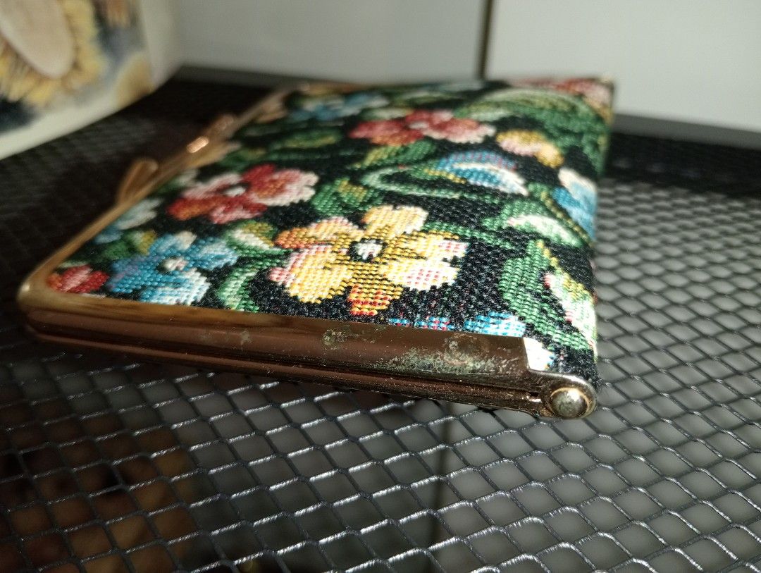 VINTAGE PETIT NEEDLEPOINT MINI SEWING KIT (MAY RUST YUNG SCISSORS) (Category: Vintage Collectibles) located in Kawit. Submitted by gieclutter (Listing ID 1468622009, Image 2). Description: Flakers and joy reservers are 𝗻𝗼𝘁 𝗮𝗹𝗹𝗼𝘄𝗲𝗱 Actual photos, sized precisely Verify item's dimensions first All sales are final—no returns, exchanges, or refunds 𝗖𝗢𝗡𝗗𝗜𝗧𝗜𝗢𝗡: ・𝗔𝗦 𝗜𝗦 ・for Collection purposes ・shows authentic vintage character wi