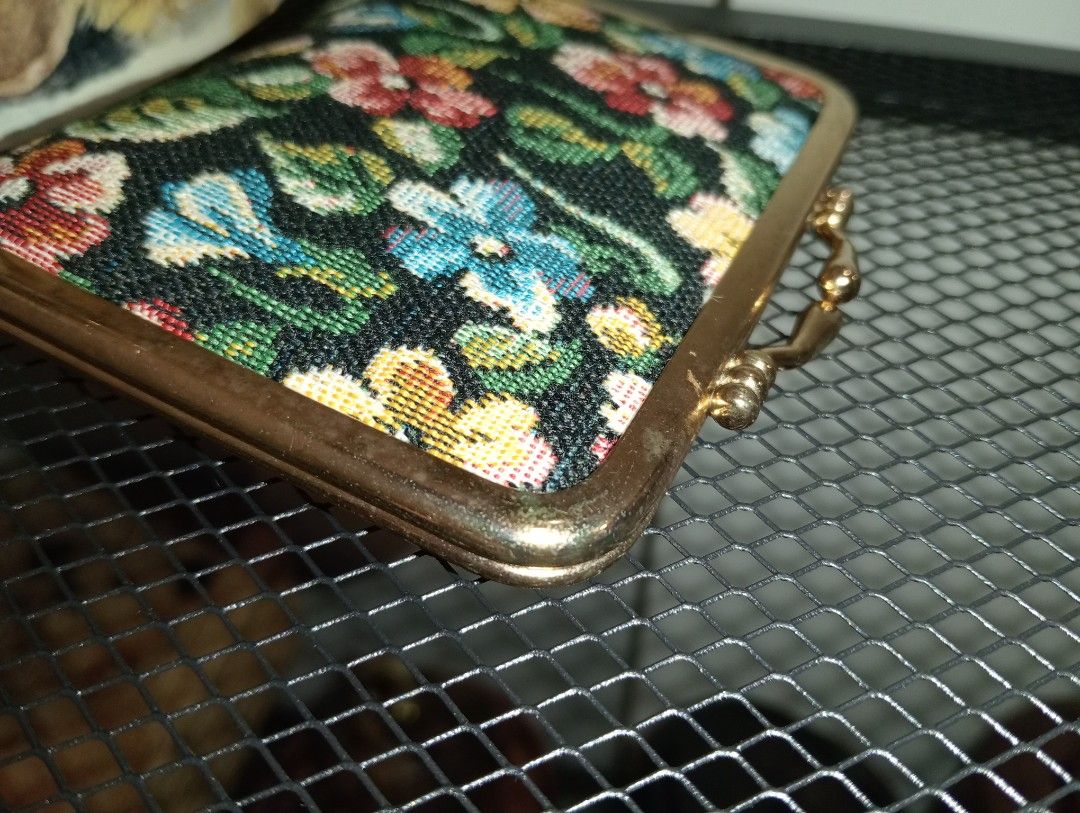 VINTAGE PETIT NEEDLEPOINT MINI SEWING KIT (MAY RUST YUNG SCISSORS) (Category: Vintage Collectibles) located in Kawit. Submitted by gieclutter (Listing ID 1468622009, Image 3). Description: Flakers and joy reservers are 𝗻𝗼𝘁 𝗮𝗹𝗹𝗼𝘄𝗲𝗱 Actual photos, sized precisely Verify item's dimensions first All sales are final—no returns, exchanges, or refunds 𝗖𝗢𝗡𝗗𝗜𝗧𝗜𝗢𝗡: ・𝗔𝗦 𝗜𝗦 ・for Collection purposes ・shows authentic vintage character wi