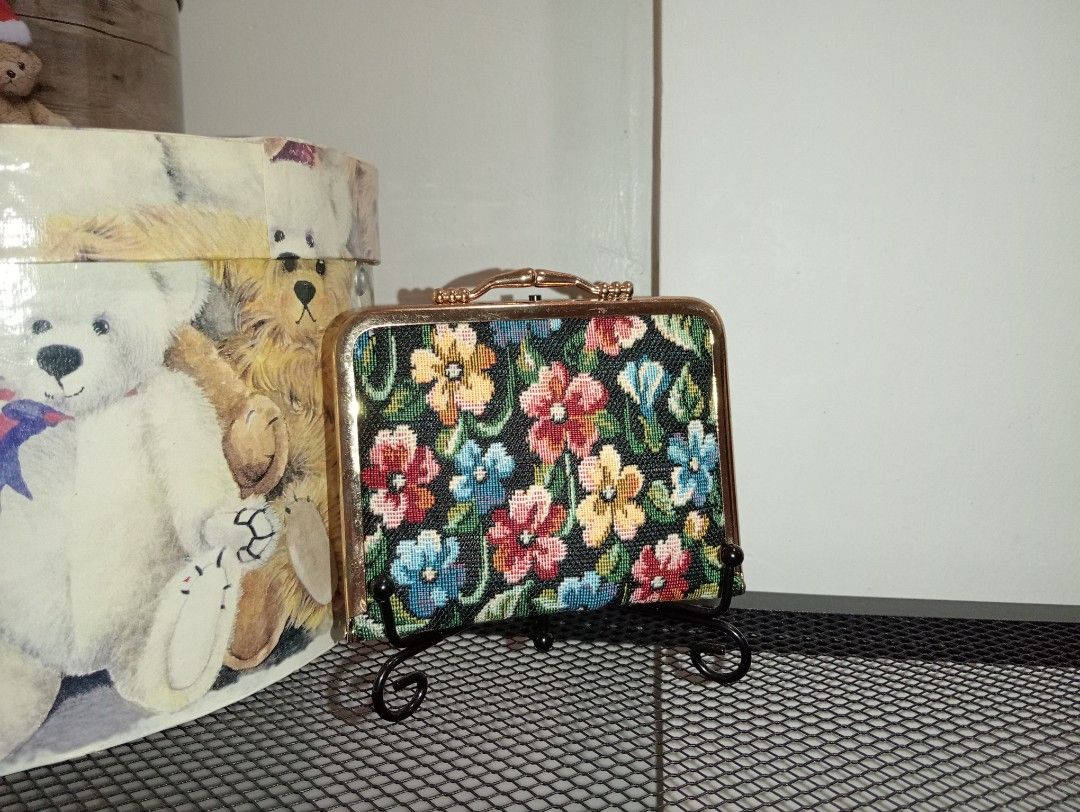 VINTAGE PETIT NEEDLEPOINT MINI SEWING KIT (MAY RUST YUNG SCISSORS) (Category: Vintage Collectibles) located in Kawit. Submitted by gieclutter (Listing ID 1468622009, Image 1). Description: Flakers and joy reservers are 𝗻𝗼𝘁 𝗮𝗹𝗹𝗼𝘄𝗲𝗱 Actual photos, sized precisely Verify item's dimensions first All sales are final—no returns, exchanges, or refunds 𝗖𝗢𝗡𝗗𝗜𝗧𝗜𝗢𝗡: ・𝗔𝗦 𝗜𝗦 ・for Collection purposes ・shows authentic vintage character wi