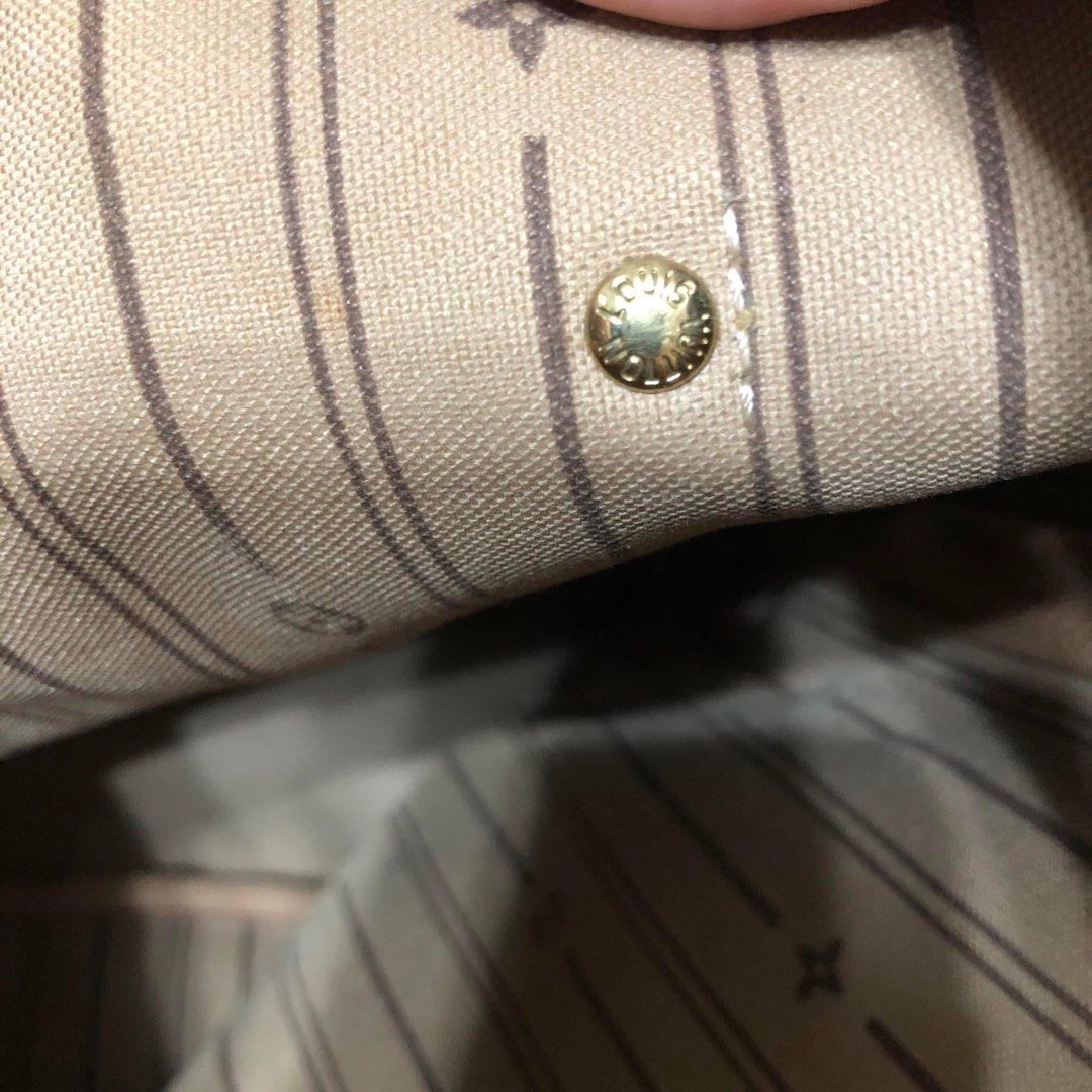 Never full (Category: Shoulder Bags) located in Manila. Submitted by y2karchive (Listing ID 1468639236, Image 3). Description: Authentic Good condition Color rate 9/10 Needed repair Check details .