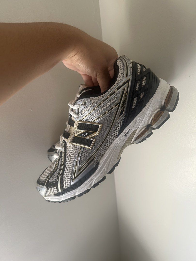 New Balance 1906r White Gold (Category: Sneakers) located in Manila. Submitted by jangwg_ (Listing ID 1468661152, Image 2). Description: 7 US men / 8.5 US Women Authentic No box negotiable Please see photos for issues or message for more info 📍 Cebu Can ship nationwide via J&T.