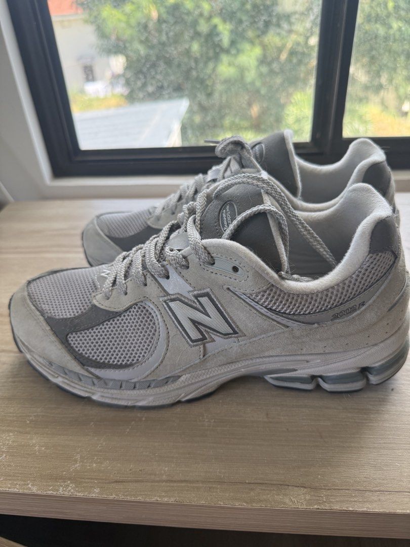 New Balance 2002R Grey (Category: Sneakers) located in Santa Rosa. Submitted by alym_ (Listing ID 1468518796, Image 2). Description: - Brand: New Balance - Model: 2002R - Color: Classic Grey - Size: US 9 / UK 8.5 / EU 42.5 - Material: Mesh and suede upper - Cushioning: N-ergy midsole for all-day comfort - Closure: Standard lace-up - Condition: Normal wear on soles and uppers - Ideal for: Comfortable daily wear and streetwear styling - Bought in J