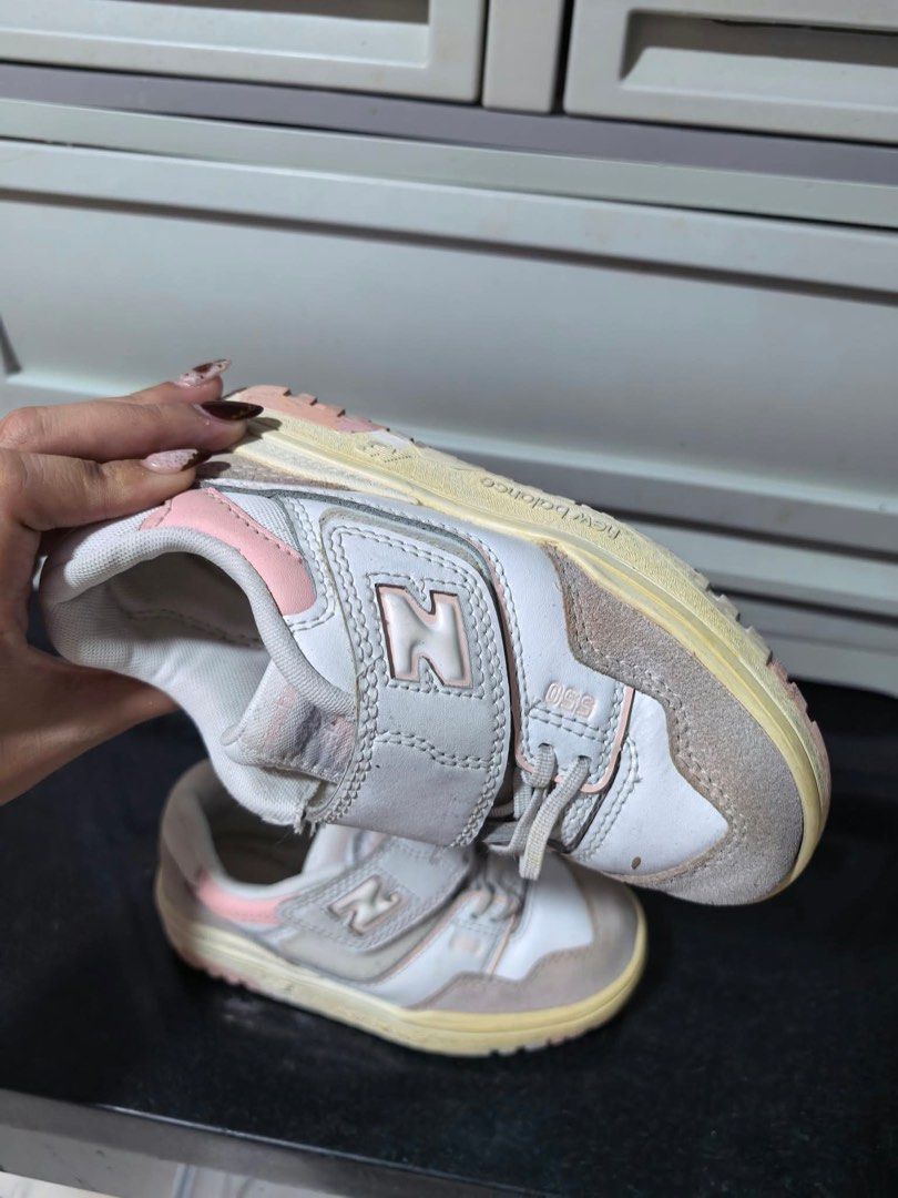 New Balance 550 Peach (Category: Babies & Kids Fashion) located in Bacoor. Submitted by ohsunheeimnida (Listing ID 1468639049, Image 3). Description: EUR 30 | 17.5 CM Needs cleaning and glueing.