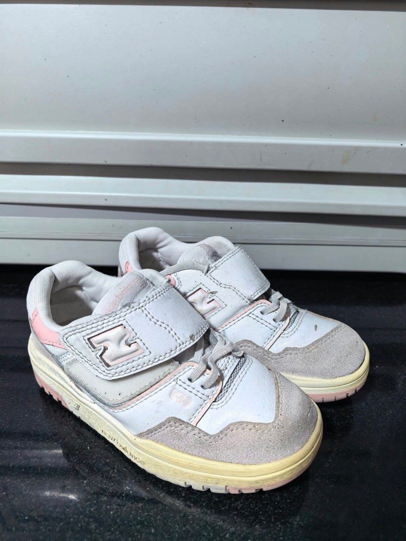 New Balance 550 Peach (Category: Babies & Kids Fashion) located in Bacoor. Submitted by ohsunheeimnida (Listing ID 1468639049, Image 1). Description: EUR 30 | 17.5 CM Needs cleaning and glueing.