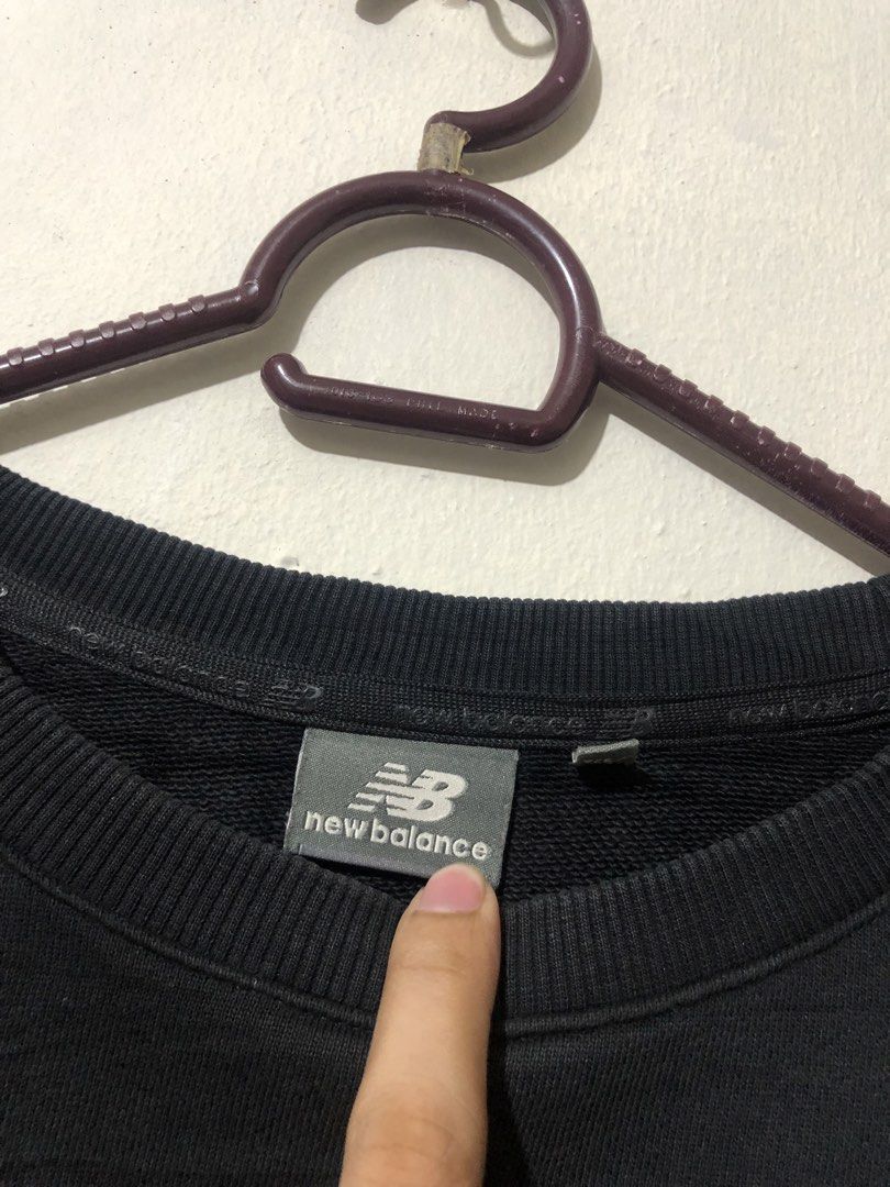 New Balance Mid Logo Crewneck (Category: Coats, Jackets and Outerwear) located in Manila. Submitted by raremountain00 (Listing ID 1468687182, Image 3). Description: Authentic Excellent condition Issue light washable stain check last picture.