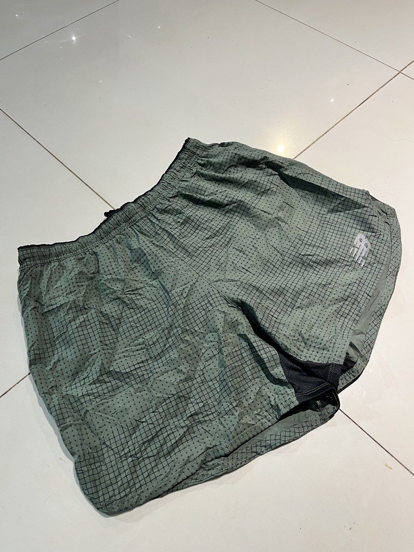 New Balance Trail/Running Shorts (Category: Shorts) located in Valencia. Submitted by yaku_lux (Listing ID 1468506368, Image 1). Description: As new condition Large on tags.