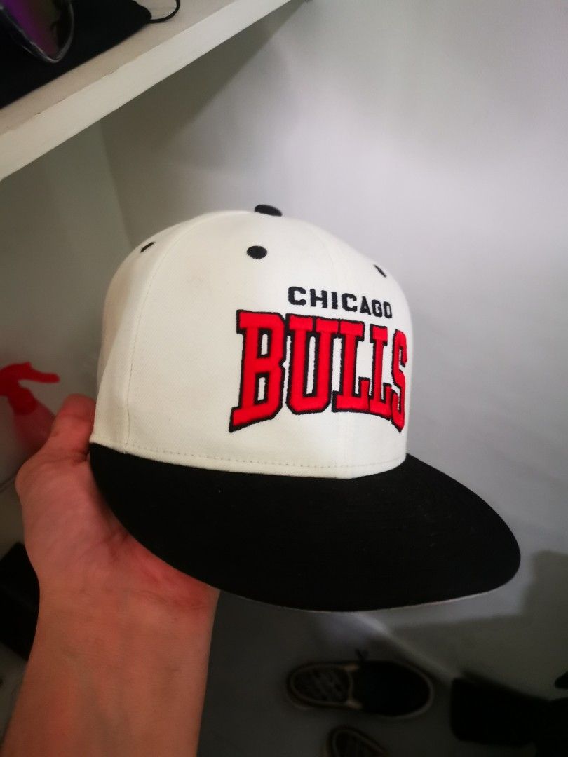 New Era Chicago Bulls 9FIFTY Snapback Hat (Category: Caps & Hats) located in Pasay City. Submitted by wizemindz138970 (Listing ID 1468591132, Image 1). Description: - Brand: New Era - Model: Chicago Bulls 9FIFTY Snapback Cap - Color: White crown with a contrasting black brim - Details: Bold embroidered Bulls logo on the front, NBA logo tag on the side - Fit: Adjustable plastic snapback closure with team logo tab - Condition: good but needs washin
