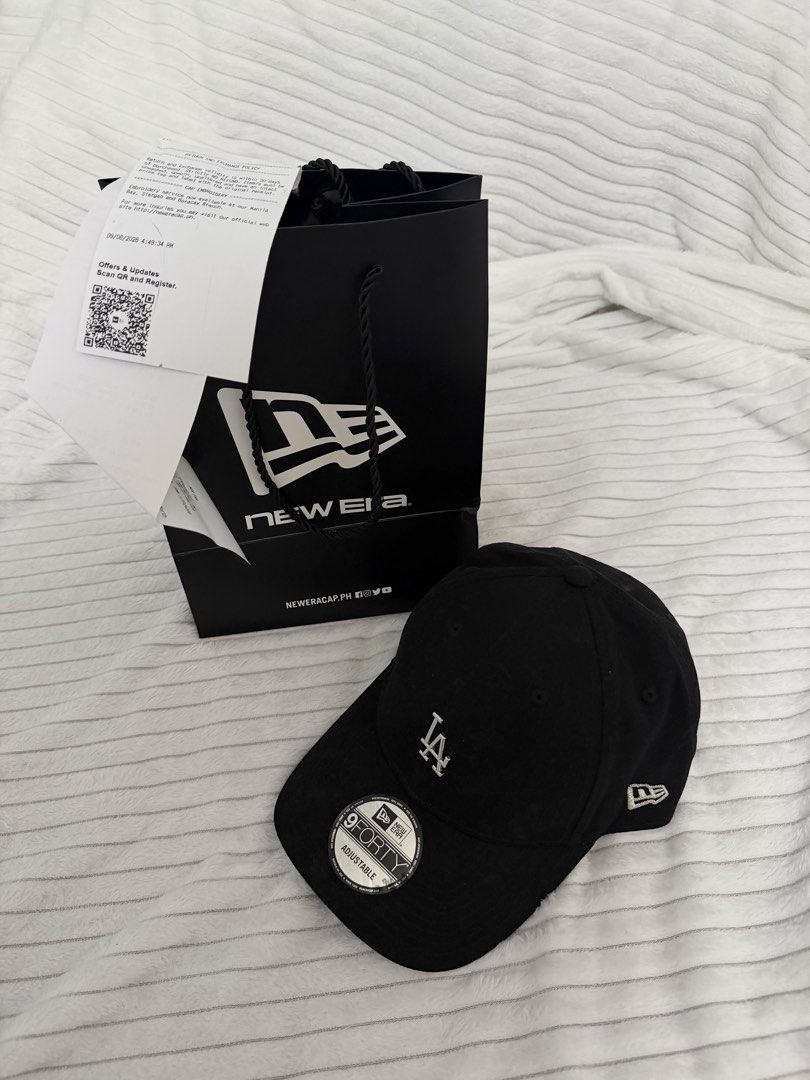 New Era LA Dodgers 9FORTY Adjustable Cap (Category: Caps & Hats) located in Rizal. Submitted by kianapreloves (Listing ID 1468586098, Image 2). Description: -Unisex - Brand: New Era (9FORTY adjustable strapback) - Color: Black with white LA Dodgers logo - Condition: Brand new, never worn, brim sticker still attached - Inclusions: Original store paper bag and New Era PH purchase receipt - Guaranteed 100% authentic .