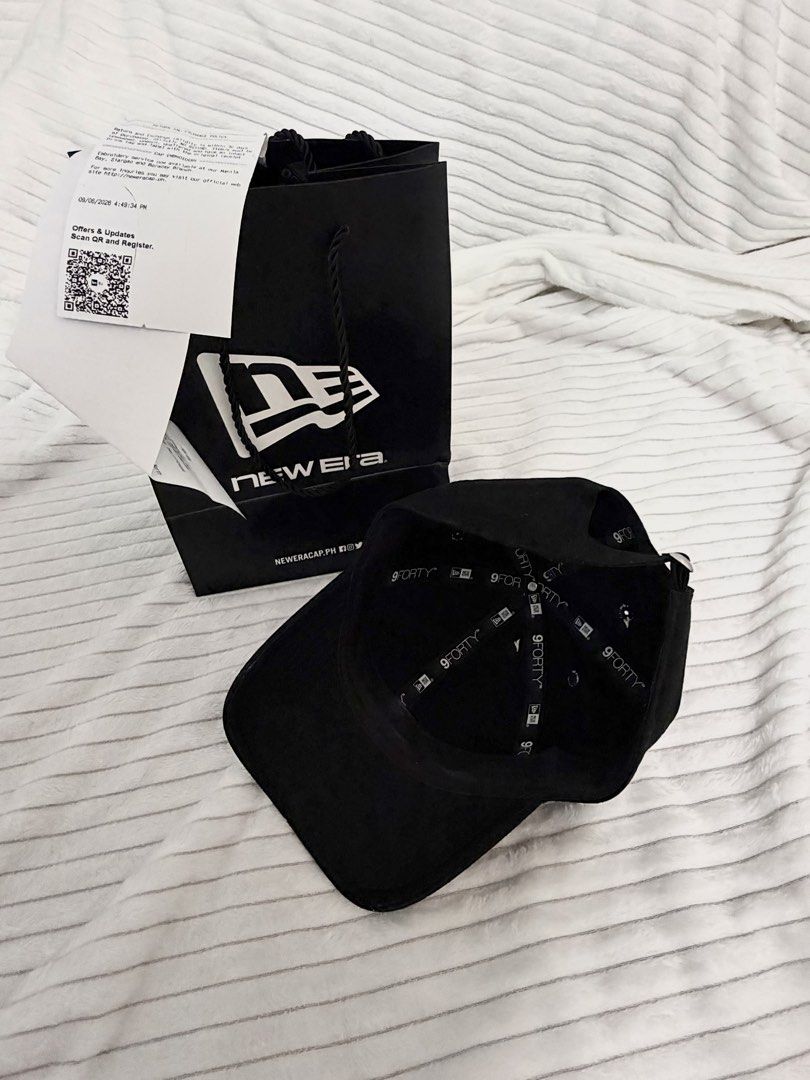 New Era LA Dodgers 9FORTY Adjustable Cap (Category: Caps & Hats) located in Rizal. Submitted by kianapreloves (Listing ID 1468586098, Image 3). Description: -Unisex - Brand: New Era (9FORTY adjustable strapback) - Color: Black with white LA Dodgers logo - Condition: Brand new, never worn, brim sticker still attached - Inclusions: Original store paper bag and New Era PH purchase receipt - Guaranteed 100% authentic .