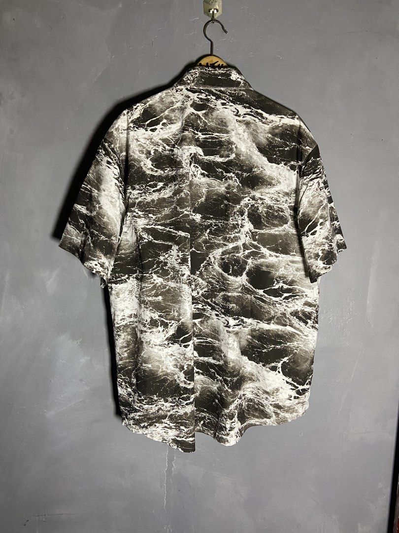New Era Waves Patter Polo (Category: Tshirts & Polo Shirts ) located in Cabuyao City. Submitted by chukz_x (Listing ID 1468675686, Image 3). Description: New Era Size : XXL Dimes : 26W 32L Condition : Like New Issue : none Price : 950 📍READY TO WEAR 📍Cabuyao Laguna.