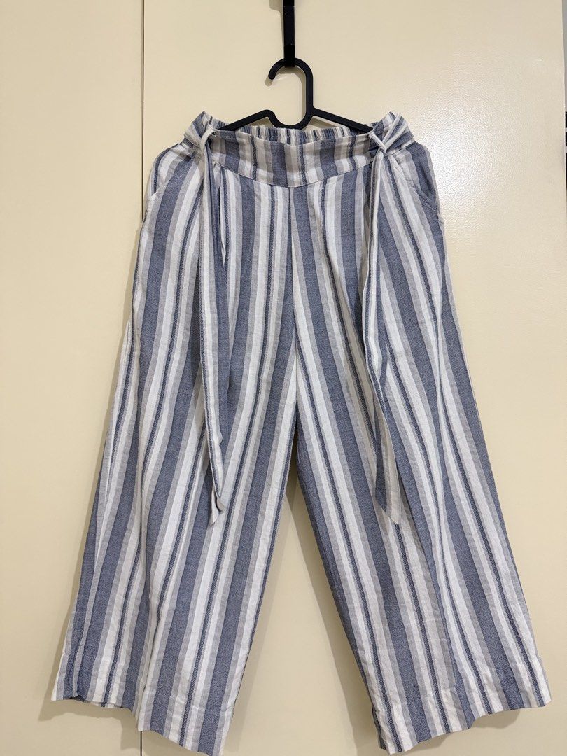 New Look Culottes (Category: Other Bottoms) located in Cainta. Submitted by declutteriaa_mama (Listing ID 1468637769, Image 1). Description: Length: 31 Waist: 26-30.