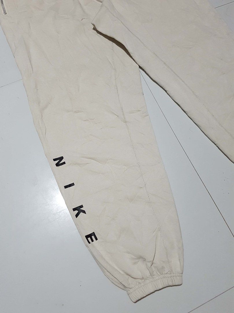 Nike (Category: Announcements) located in Imus. Submitted by gabrielseth_12 (Listing ID 1468500650, Image 3). Description: Nike pants Size large on tag Waistline 30 to 35 No issue Excellent condition 350pesos +shipped Imus cavite location.