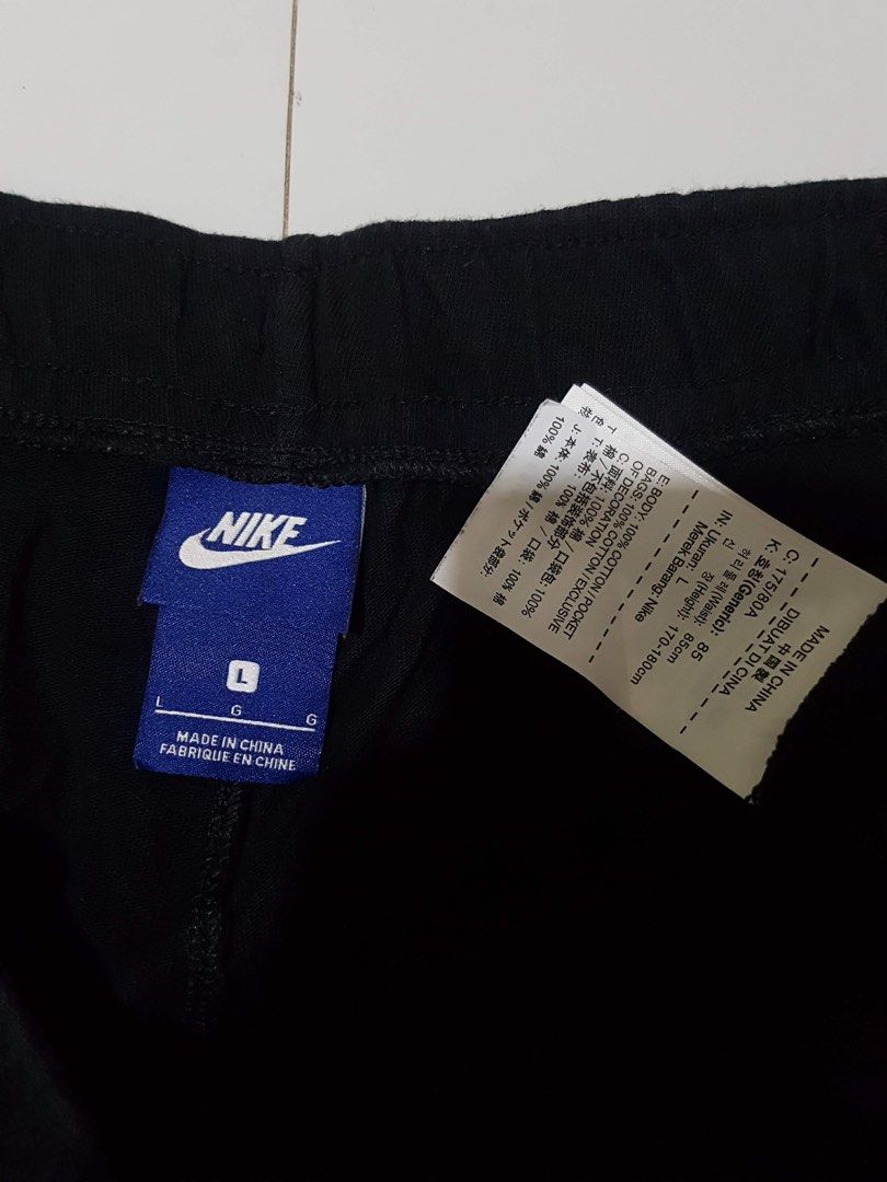 Nike (Category: Announcements) located in Imus. Submitted by gabrielseth_12 (Listing ID 1468501226, Image 3). Description: Nike aspack Windbreak jacket Size medium No issue Excellent condition Pants Size large on tag Waistline 30 to 36 No issue Excellent condition 1000pesos aspack +shipped Imus cavite location .