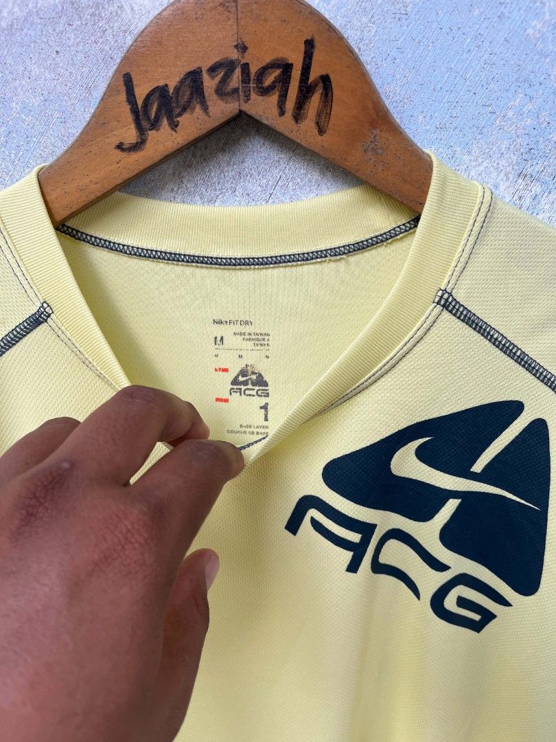 Nike (Category: Swim Top & Rash Guards) located in Siay. Submitted by Jaaziahthriftdumaguete (Listing ID 1468709596, Image 3). Description: Wts ❗ Nike Acg tank top 20 width 26.5 length Medium to semilarge Excellent condition flawless no issue sa print Pang gym mo yah ❤️ Mine :. 750 Free shipping fee Location Zamboanga Sibugay Mindanao.