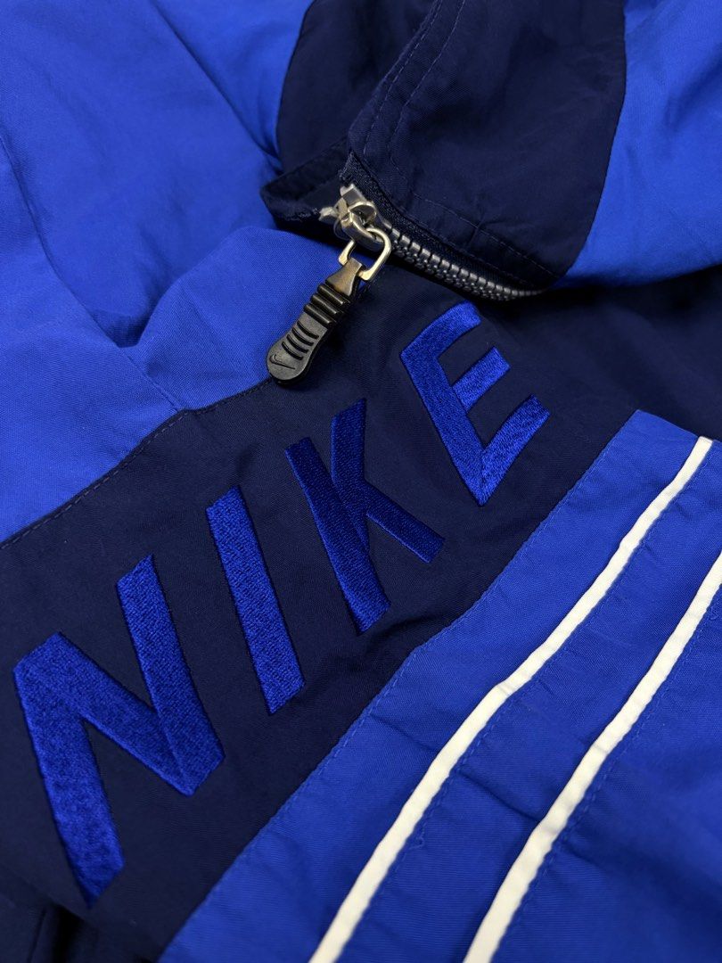 Nike ACG (Category: Coats, Jackets and Outerwear) located in Manila. Submitted by _remyboyz (Listing ID 1468540487, Image 2). Description: Nike ACG Windbreaker Size large 24x27 Issue:scratch back .