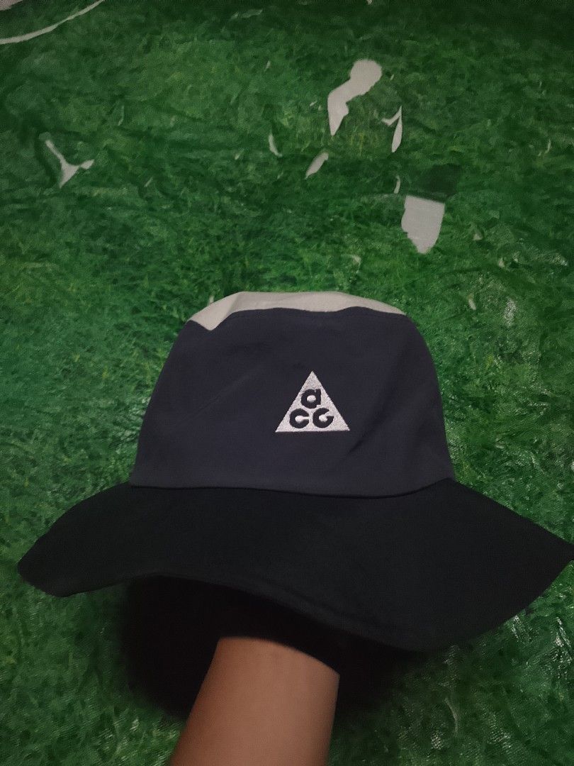 Nike ACG bucket hat (authentic) (Category: Caps & Hats) located in Tagbina. Submitted by jera-thrift.16 (Listing ID 1468633653, Image 1). Description: excellent condition color rate 10/10 size M/L no issue nego sa sure buyer.