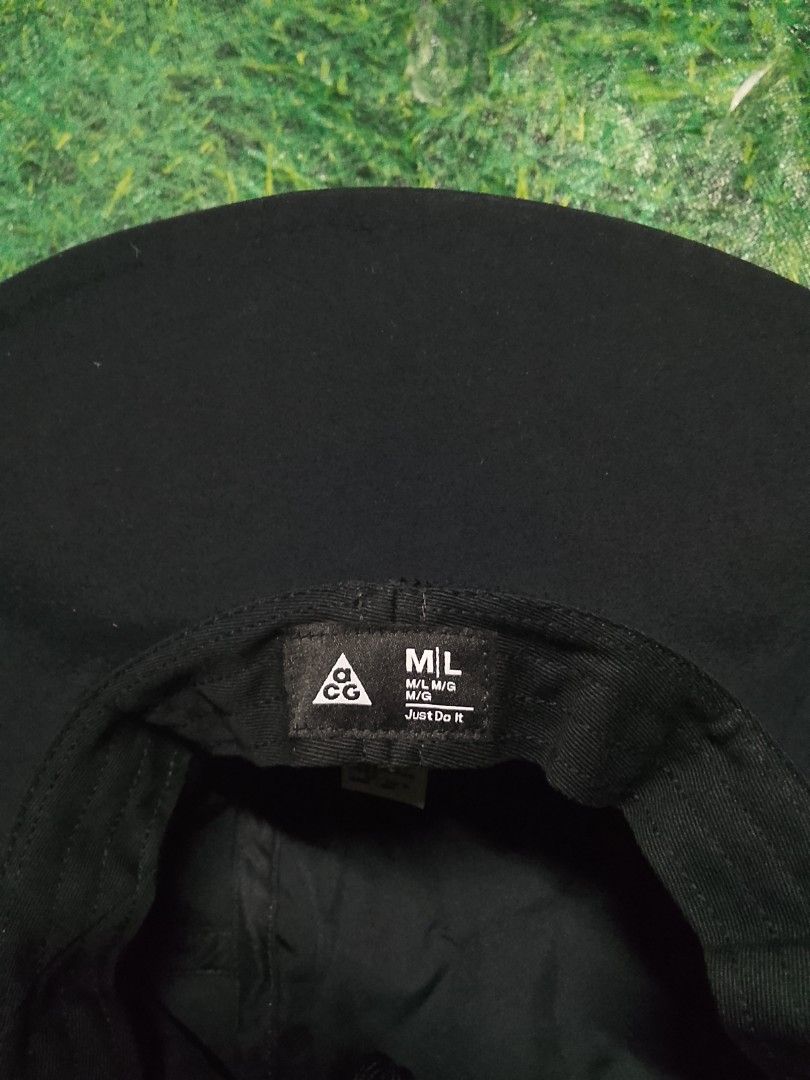 Nike ACG bucket hat (authentic) (Category: Caps & Hats) located in Tagbina. Submitted by jera-thrift.16 (Listing ID 1468633653, Image 3). Description: excellent condition color rate 10/10 size M/L no issue nego sa sure buyer.
