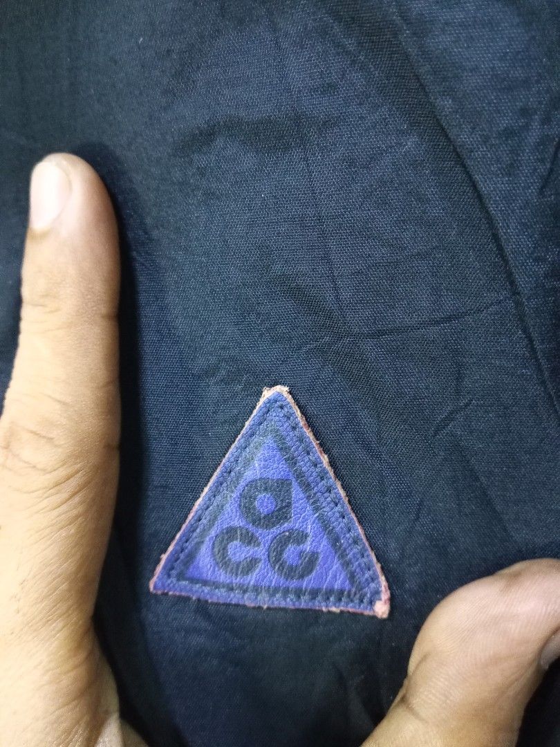Nike ACG Storm-FIT Outer Layer Jacket Black Size L (Category: Coats, Jackets and Outerwear) located in Manila. Submitted by onewikstraight (Listing ID 1468709579, Image 3). Description: - Brand: Nike ACG - Color: Black with purple zip pulls and drawcords - Size: Large to XXL 24 to 25W 31 to 32L - Material/Tech: Storm-FIT technology for outdoor elements - Features: Full zip front with hood, contrast graphic sleeve pocket with zipper, and iconic tr