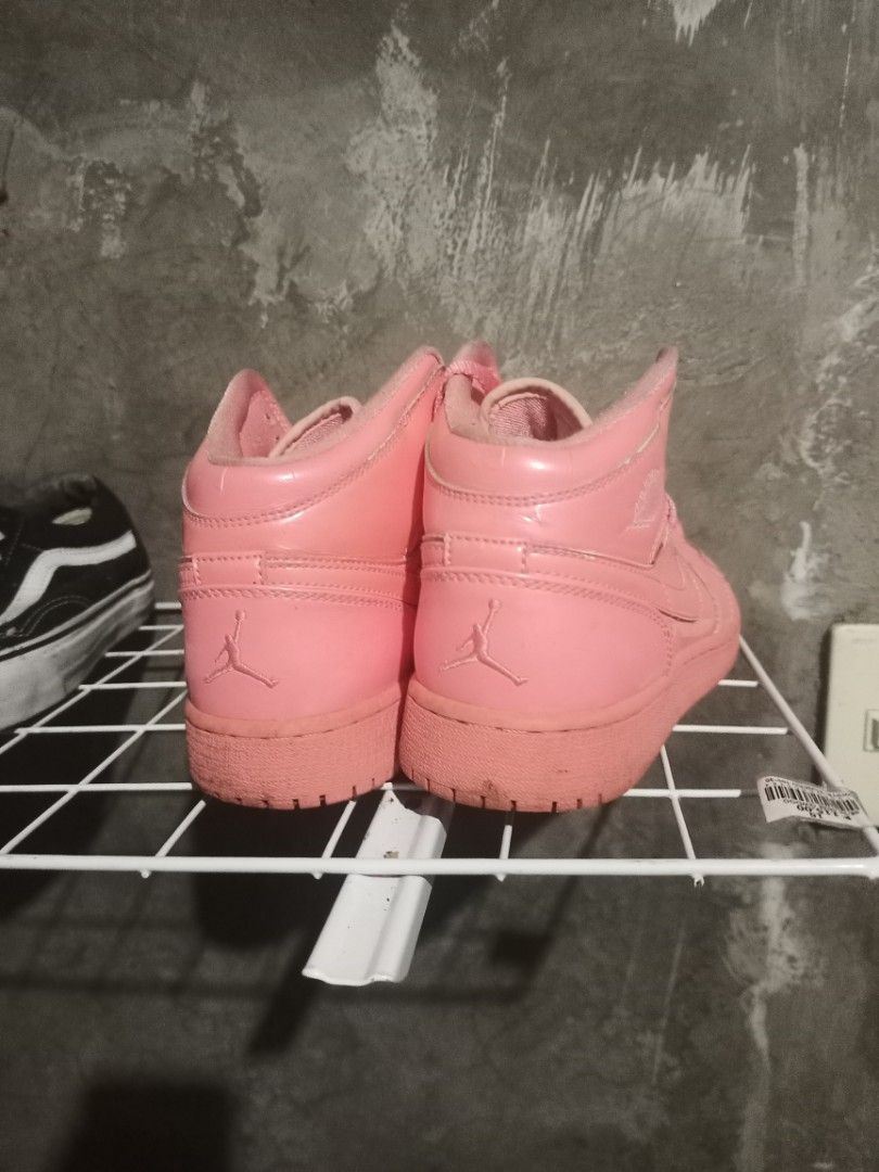 Nike Air Jordan 1 (Category: Sneakers) located in Mabalacat. Submitted by hasashoe (Listing ID 1468598606, Image 2). Description: SIZE ON PIC GOOD CONDITION WEAR AND GO ISSUE SLIGHT SCRATCHES.