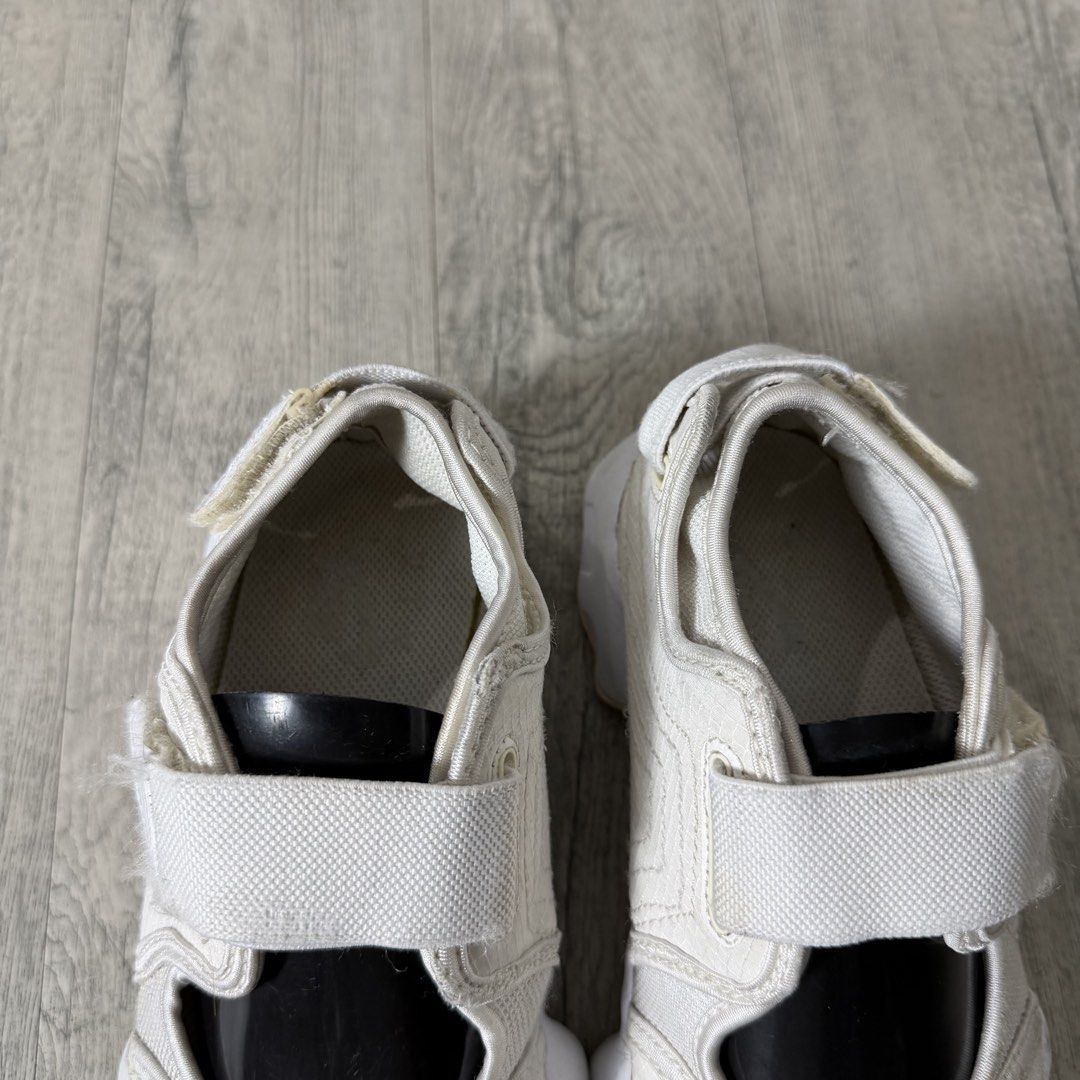 Nike Air Rift Tabi (Category: Sneakers) located in Manila. Submitted by wornagainstudios2 (Listing ID 1468677304, Image 3). Description: .