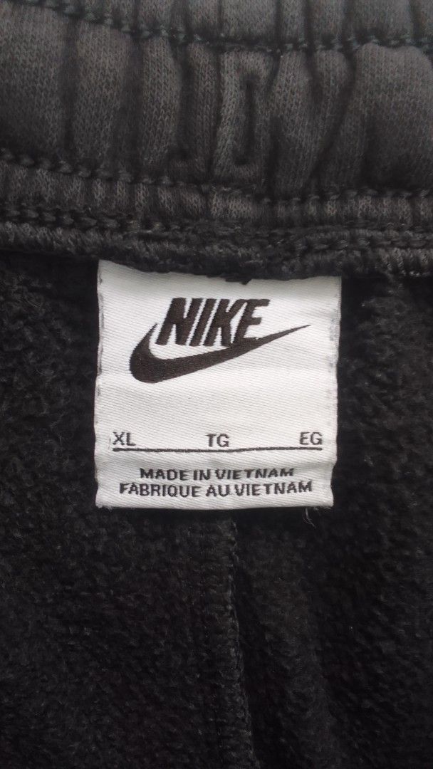 Nike Baggy Black Sweatpants (XL) (Category: Joggers) located in Cebu City. Submitted by babradede215 (Listing ID 1468612764, Image 3). Description: Waistline :32-35 Length : 40 Color Rate : 9.9/10.