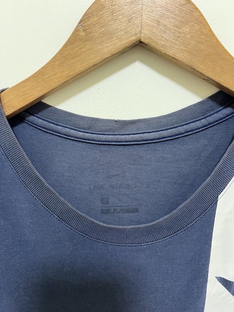 Nike Big Logo Design Blue Shirt (Category: Tshirts & Polo Shirts ) located in Manila. Submitted by thriftpoint99 (Listing ID 1468691080, Image 2). Description: 22.5x29 Issue pinhole No issue on print Fair condition.