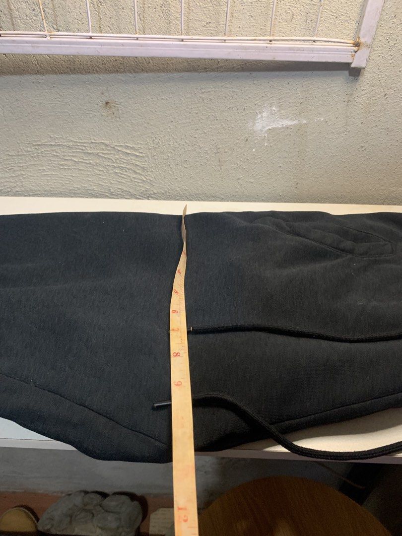 Nike Black Drawstring Sweatpants (Category: Coats, Jackets and Outerwear) located in Cabadbaran. Submitted by drip_gallery (Listing ID 1468552219, Image 3). Description: .
