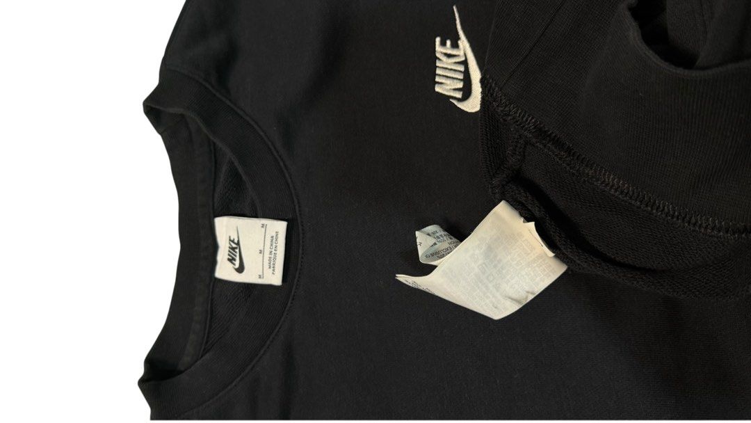 Nike Black Embroidered Logo Sweatshirt (Category: Coats, Jackets and Outerwear) located in Baguio. Submitted by zeemoda01 (Listing ID 1468635171, Image 3). Description: -N I k e pullover Medium on tag 24 by 22 inches No flaw Yours for 350 ❤️.