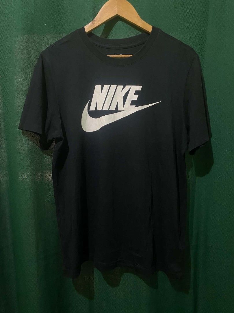 Nike Black Graphic T-Shirt Size L (Category: Tshirts & Polo Shirts ) located in Quezon City. Submitted by elihur.tuazon (Listing ID 1468617062, Image 1). Description: - Brand: Nike - Color: Black with big white chest logo - Size: Large (Style Code: AR5005-010) - Material: Comfortable cotton - Condition: Clean, well-maintained - Style: Classic crew neck, highly versatile and easy to style.