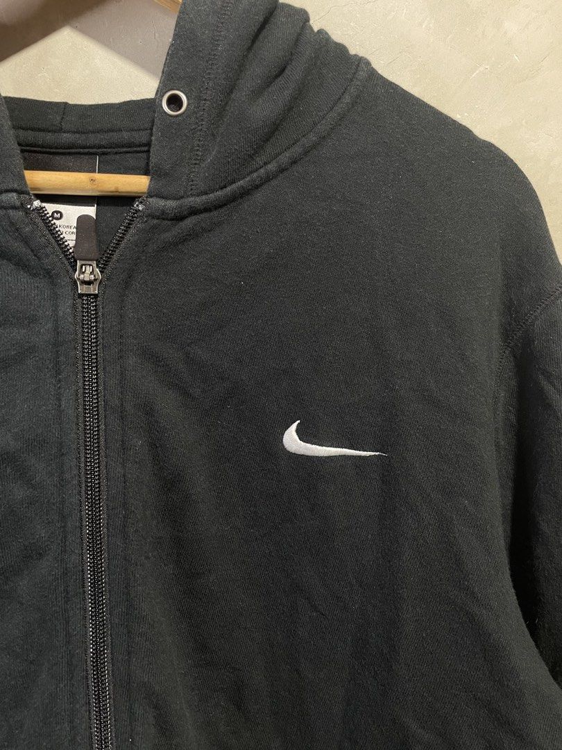 Nike Black Zip-Up Hoodie (Category: Hoodies) located in Zamboanga. Submitted by guthens (Listing ID 1468540774, Image 3). Description: Condition- excellent Issue- missing lace Color rate- 9.7/10 L-27 W-20.