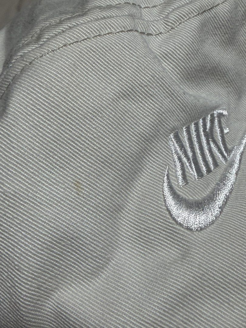 Nike Bucket Hat (Category: Caps & Hats) located in Pasig City. Submitted by chamoisee (Listing ID 1468650636, Image 3). Description: Nike Bucket Hat commonwealth ph purchase in good condition removable stain only (see pics) small to medium DM FOR FASTER TRANSACTION 📩 .