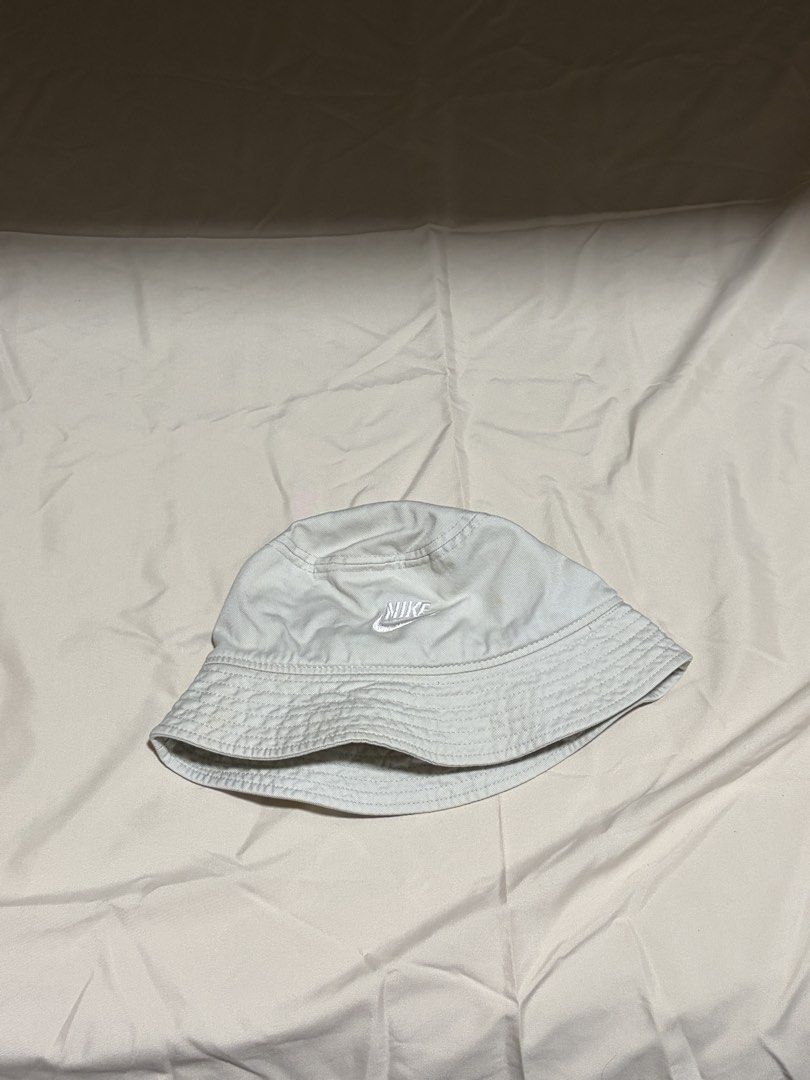 Nike Bucket Hat (Category: Caps & Hats) located in Pasig City. Submitted by chamoisee (Listing ID 1468650636, Image 1). Description: Nike Bucket Hat commonwealth ph purchase in good condition removable stain only (see pics) small to medium DM FOR FASTER TRANSACTION 📩 .