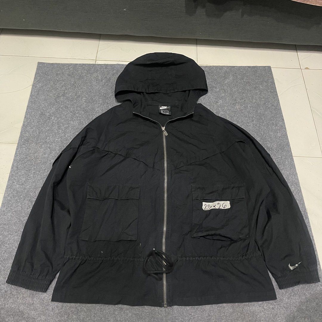 Nike canvas (Category: Coats, Jackets and Outerwear) located in Butuan. Submitted by cgsayas20083001 (Listing ID 1468618942, Image 1). Description: Dimes 25x26.