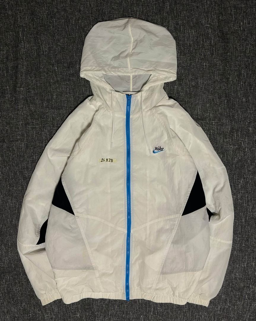 Nike Chevron Crinkle Windbreaker (Category: Coats, Jackets and Outerwear) located in Manila. Submitted by thriftedbykab (Listing ID 1468551654, Image 1). Description: -Nike Chevron Crinkle Windbreaker -Complete tags -Size: (XXL) -Width: 26 | Length: 28 -Condition: As new -Color Rate: 9.8/10 -Issue: none - P 1200 .