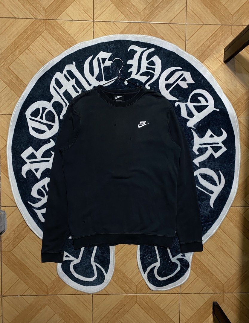 NIKE CLUBFLEECE (Category: Longsleeves) located in Manila. Submitted by thrifty_drippyo (Listing ID 1468701993, Image 1). Description: AVAILABLE:✅✅✅ SWEATER: NIKE CLUBFLEECE🖤 Dimension: width 21 length 27 Colorate: 9/10 Size fittings: LARGE Issues: minimal pinhole.