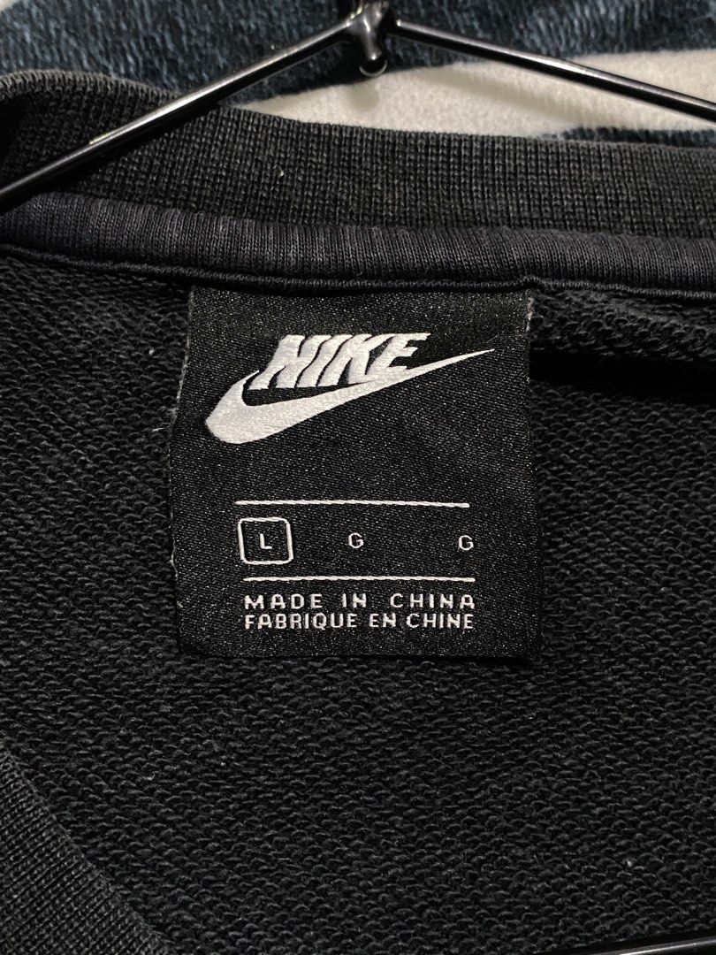 NIKE CLUBFLEECE (Category: Longsleeves) located in Manila. Submitted by thrifty_drippyo (Listing ID 1468701993, Image 2). Description: AVAILABLE:✅✅✅ SWEATER: NIKE CLUBFLEECE🖤 Dimension: width 21 length 27 Colorate: 9/10 Size fittings: LARGE Issues: minimal pinhole.