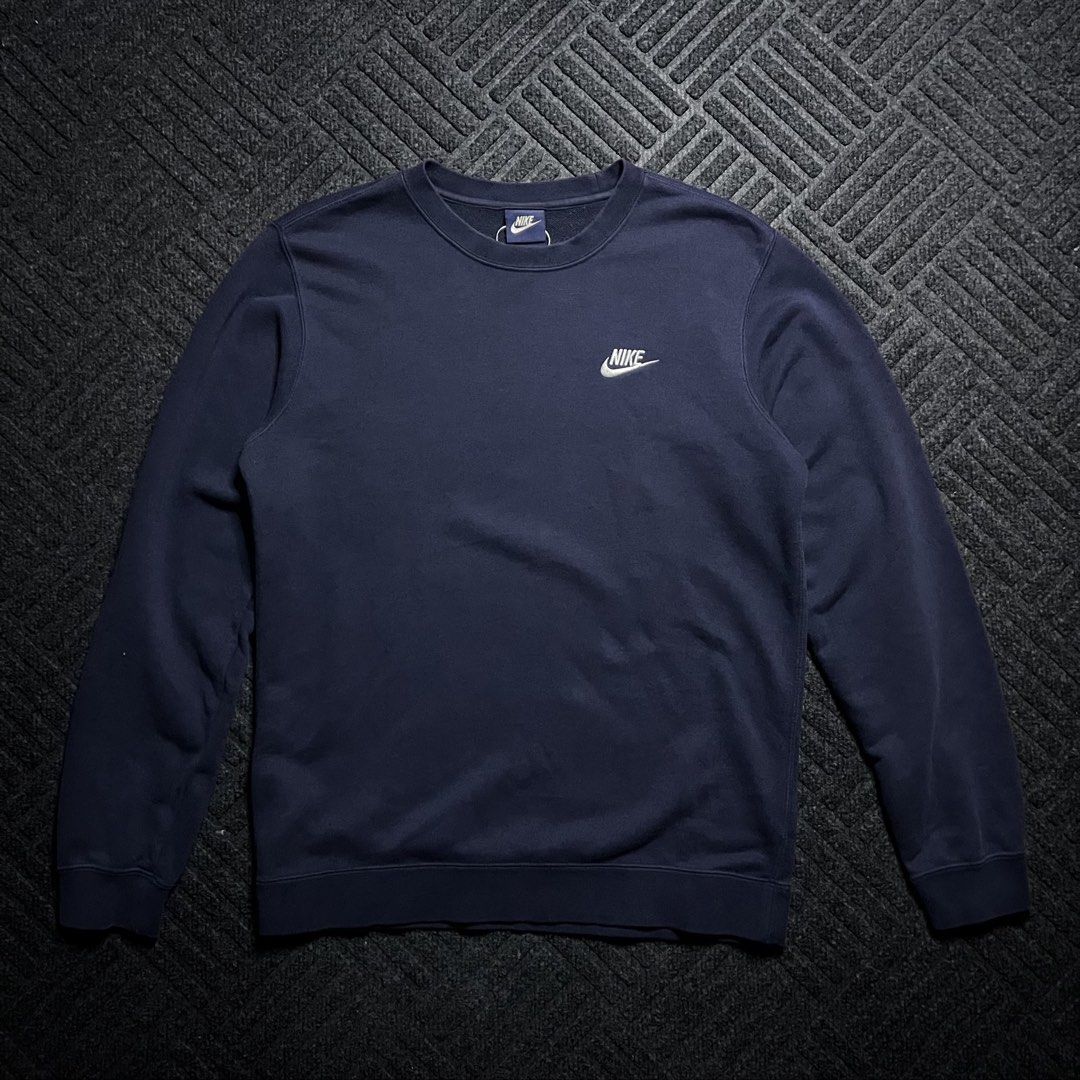 Nike Clubfleece Long Sleeve (Category: Tshirts & Polo Shirts ) located in Davao. Submitted by archived.status (Listing ID 1461743010, Image 1). Description: COLOR MAY VARY DUE TO LIGHTING‼️ Condition: 9.5/10 Color rate: 9.5/10 Issue: needs wash only Size Medium Width 22 Length 27.