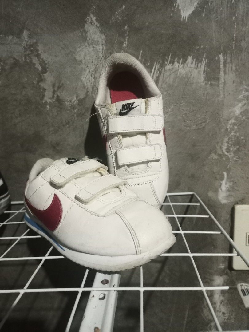 Nike Cortez (Category: Sneakers) located in Mabalacat. Submitted by hasashoe (Listing ID 1468598119, Image 2). Description: SIZE ON PIC 35 euro 22cm EXCELLENT CONDITION GOOD RUNNING PERFORMANCE WEAR AND GO.