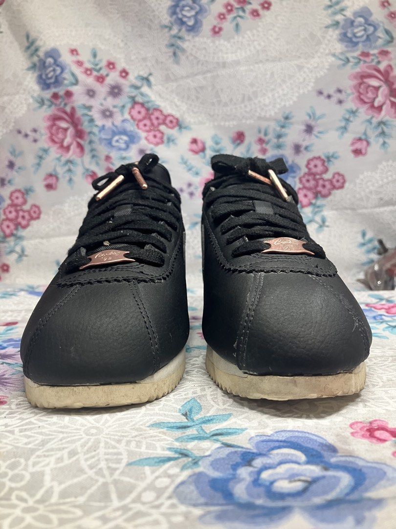 NIKE CORTEZ BLACK SHOE SNEAKERS (Category: Sneakers) located in General Mariano Alvarez. Submitted by adonid (Listing ID 1468509886, Image 3). Description: NIKE CORTEZ BLACK SHOE SNEAKERS GOOD CONDITION NORMAL SIGN OF USAGE SIZE 6.5 WOMEN .