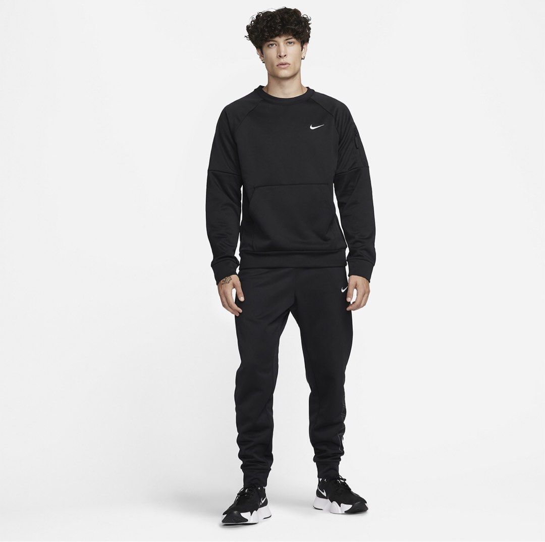 Nike Crewneck (Category: Coats, Jackets and Outerwear) located in Manila. Submitted by raremountain00 (Listing ID 1468687773, Image 2). Description: Authentic Excellent condition No issue.