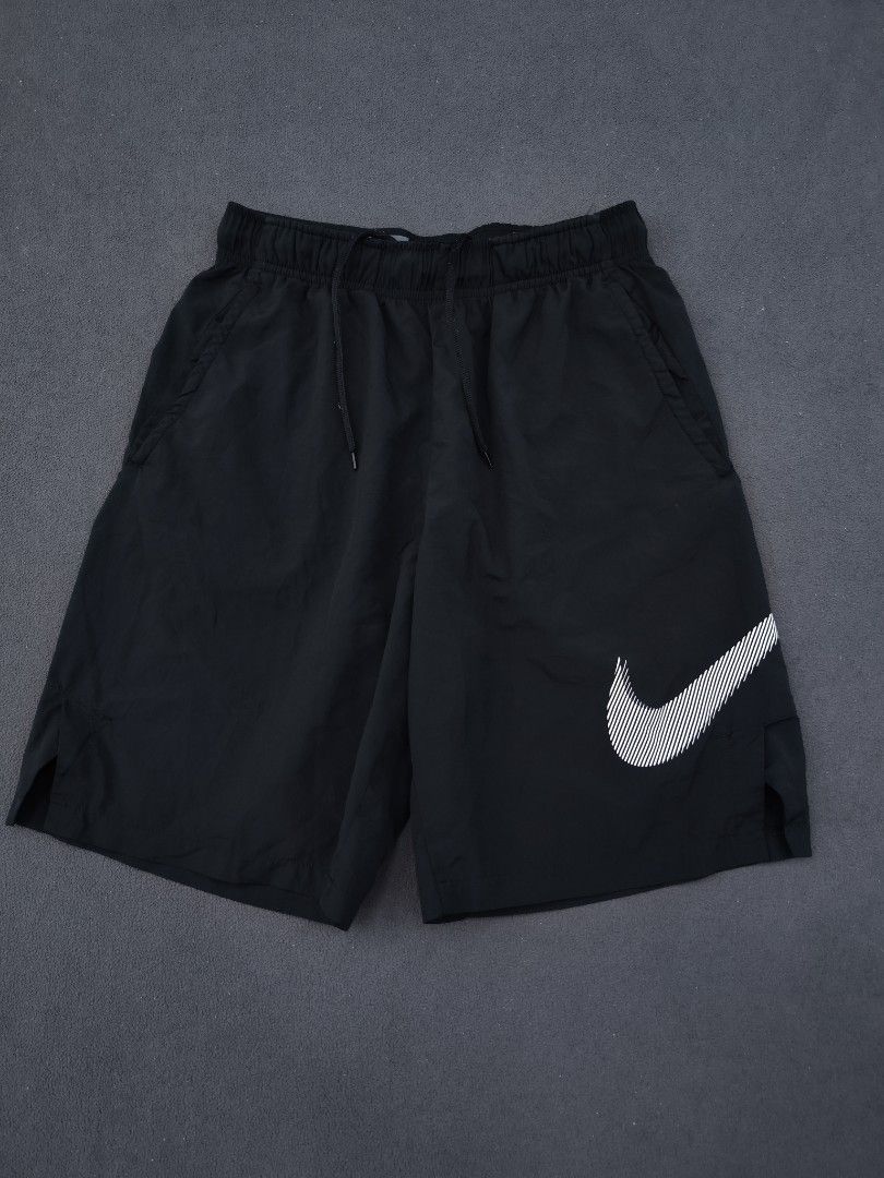 Nike Drifit Big Swoosh Shorts (Category: Shorts) located in Bulacan. Submitted by emilj23 (Listing ID 1468523595, Image 3). Description: Nike Drifit Big Swoosh Shorts Size M on tag L 18.5 W 26-30 Leg Hole 11 Condition 9.5/10 Color rate 9.5/10 No Issue.