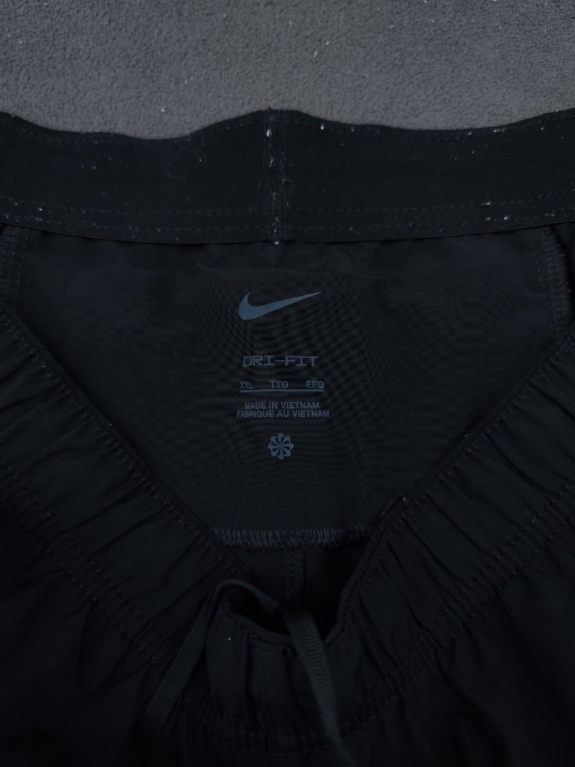 Nike Drifit Running Shorts (Category: Shorts) located in Bulacan. Submitted by emilj23 (Listing ID 1468523773, Image 3). Description: Nike Drifit Running Shorts Size XXL on tag L 17 W 36-42 Leg Hole 12 Condition 9.5/10 Color rate 9.5/10 No Issue.