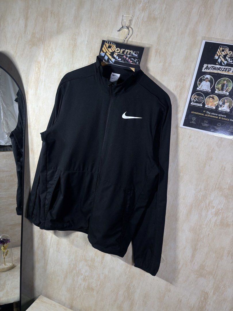 NIKE DRIFIT WOVEN TRAINING JACKET (Category: Coats, Jackets and Outerwear) located in Cabuyao City. Submitted by pormanation-thrift-store (Listing ID 1468611882, Image 2). Description: NIKE DRIFIT WOVEN TRAINING JACKET Condition: LIKE NEW Color rate: 10/10 (PWEDE SA MASELAN) Size: LARGE Dimes: 21”Wx 27”L Issue: NONE❌ Price: 1200.