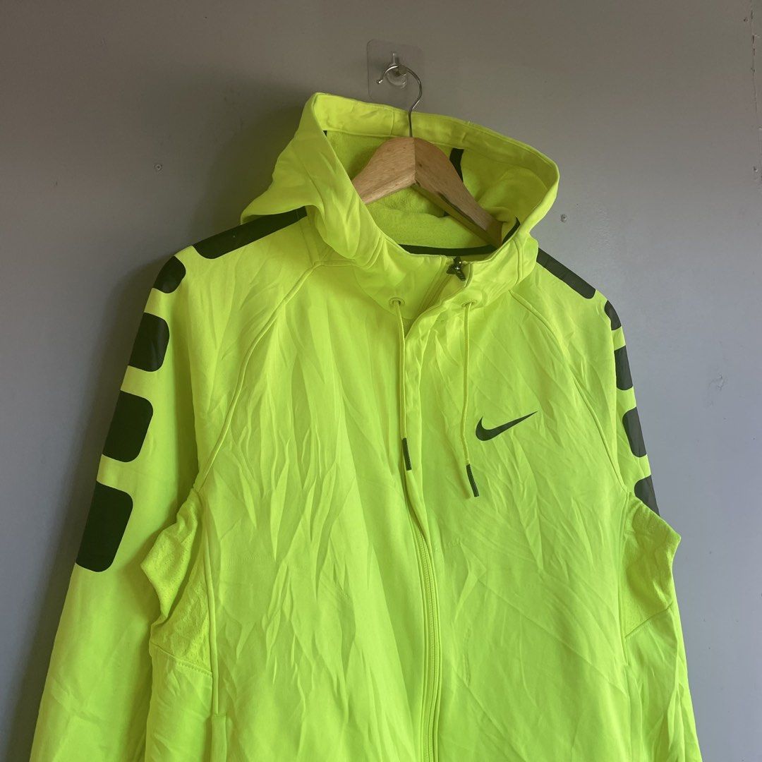 Nike Elite (Category: Coats, Jackets and Outerwear) located in Baguio. Submitted by 2ndstory.vntg (Listing ID 1468564820, Image 2). Description: NIKE ELITE🔥 Medium (20x26) Good as new 🔖₽480.00 📍Baguio City.