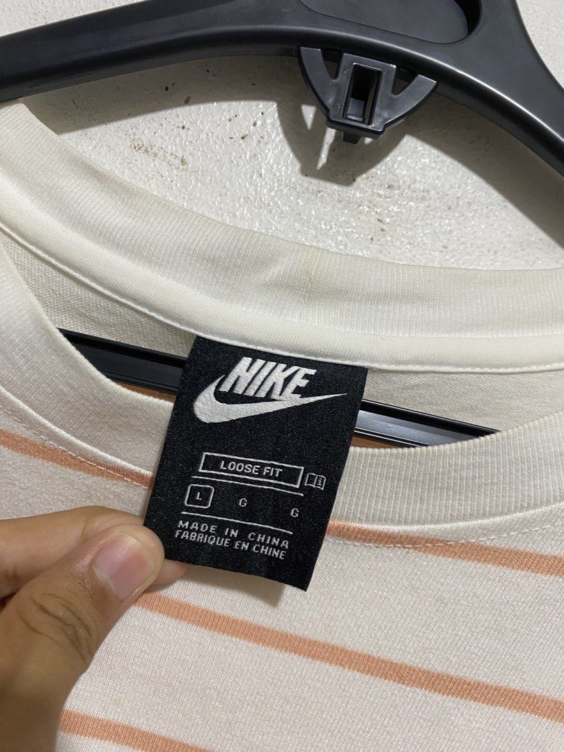 NIKE EMBROID SCRIPT STRIPE SHIRT (Category: Tshirts & Polo Shirts ) located in Manila. Submitted by brndn.rgld (Listing ID 1468656121, Image 3). Description: 19.5 Width 25 Length Like new condition No issue Dm ur sure offer only.