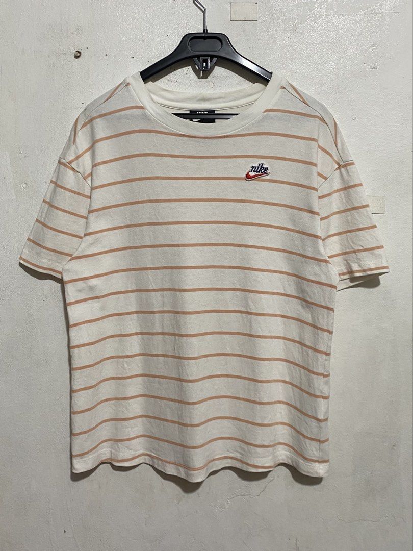 NIKE EMBROID SCRIPT STRIPE SHIRT (Category: Tshirts & Polo Shirts ) located in Manila. Submitted by brndn.rgld (Listing ID 1468656121, Image 1). Description: 19.5 Width 25 Length Like new condition No issue Dm ur sure offer only.