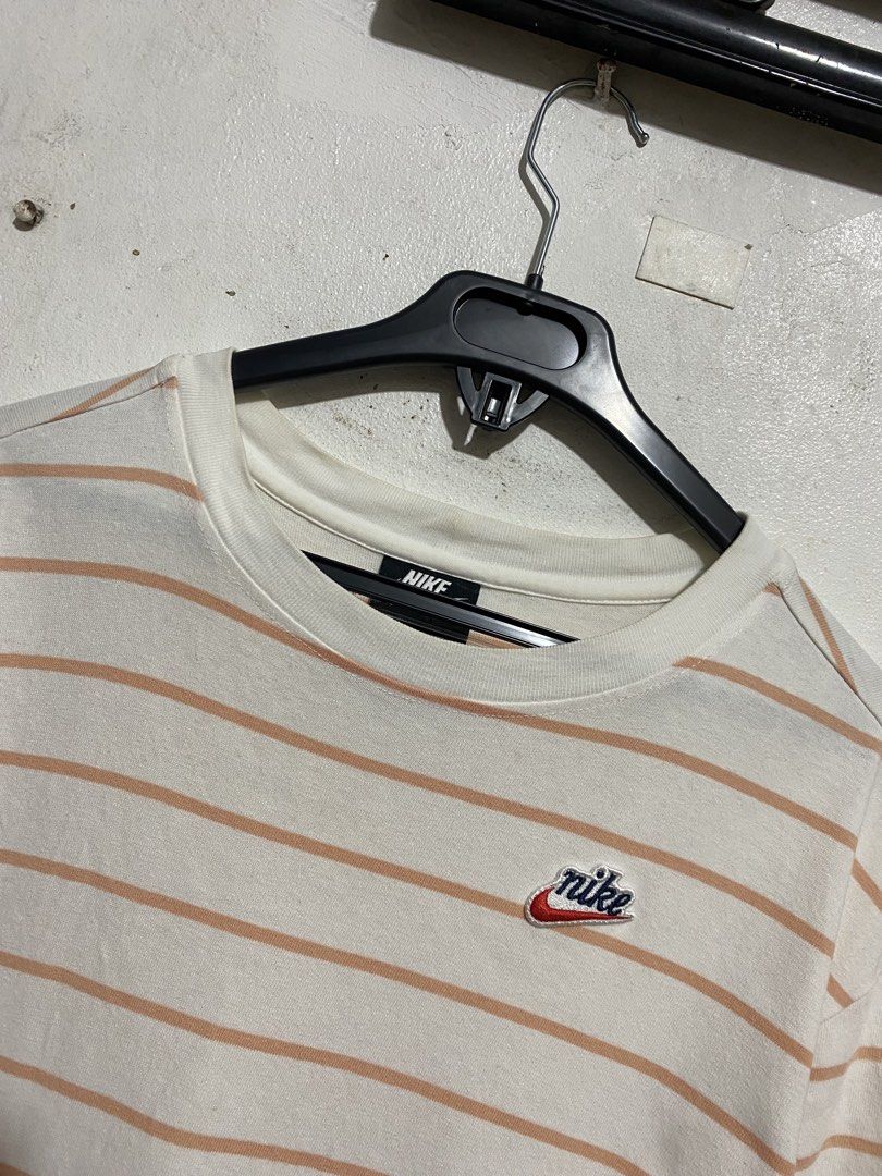 NIKE EMBROID SCRIPT STRIPE SHIRT (Category: Tshirts & Polo Shirts ) located in Manila. Submitted by brndn.rgld (Listing ID 1468656121, Image 2). Description: 19.5 Width 25 Length Like new condition No issue Dm ur sure offer only.