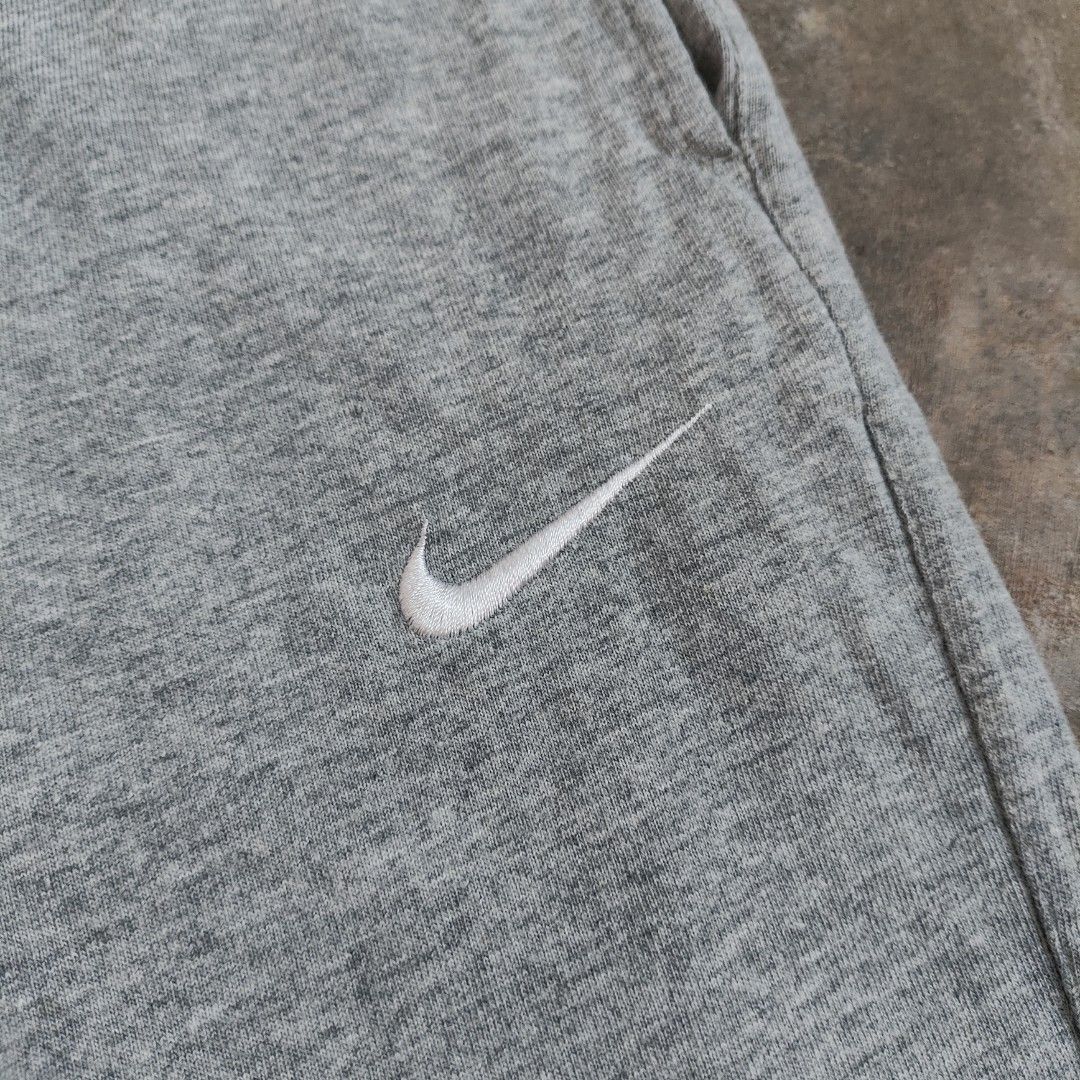 Nike Grey Cotton Shorts (Category: Shorts) located in Rosales. Submitted by kudoscache (Listing ID 1468587251, Image 2). Description: - Brand: Nike - Waist: | Length: - Color: Gray - slightly nego payment: maribank / gotyme courier: J&T.