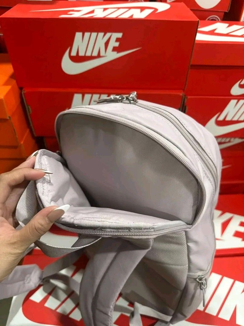 Nike Heritage Eugene 2.0 (Category: Backpacks) located in Quezon City. Submitted by barbosac (Listing ID 1468640900, Image 3). Description: Ready to ship 20L ☑️1,999 free sf via J&T only ✖️3,095 SRP.