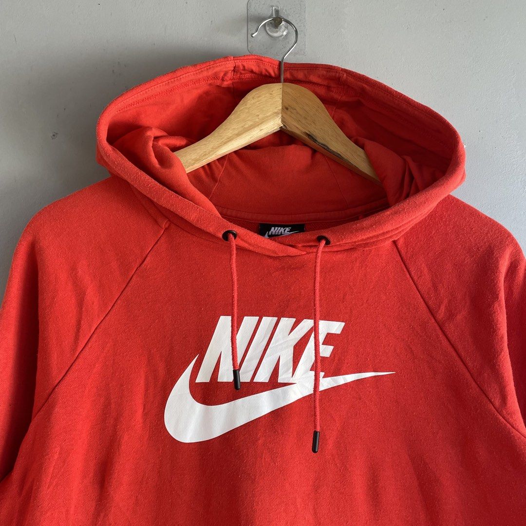 Nike Hoodie (Category: Coats, Jackets and Outerwear) located in Baguio. Submitted by 2ndstory.vntg (Listing ID 1468564436, Image 3). Description: NIKE HOODIE🔥 Medium (20.5x23) Excellent Condition 🔖₽350.00 📍Baguio City.